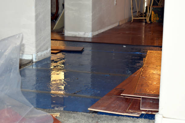 Professional Emergency Water Damage Restoration technician working in Crestline, OH